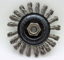 Cargar imagen en el visor de la galería, Bosch WB535 Rueda de amoladora de alambre anudado torcido de cable completo de 4&quot; M10 x 1.25 Arbor EE. UU.