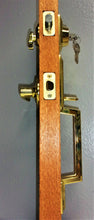 Cargar imagen en el visor de la galería, Kwikset Esquire Handleset 671 LIP 3 PK RCL 3223 cilindro único, acabado de latón pulido