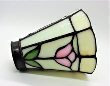 Cargar imagen en el visor de la galería, Angelo Brothers Company - Pantalla de lámpara de vitral Tiffany Bell #81266