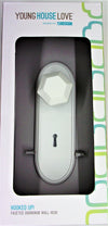 Ganchos de pared de metal con pomo facetado blanco de Liberty Hardware's YOUNG HOUSE LOVE