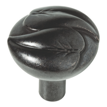 Cargar imagen en el visor de la galería, Brainerd #P24078W-SI-C - Perilla de gabinete redonda Edera de 1-1/4 pulg. (32 mm) - Hierro dulce